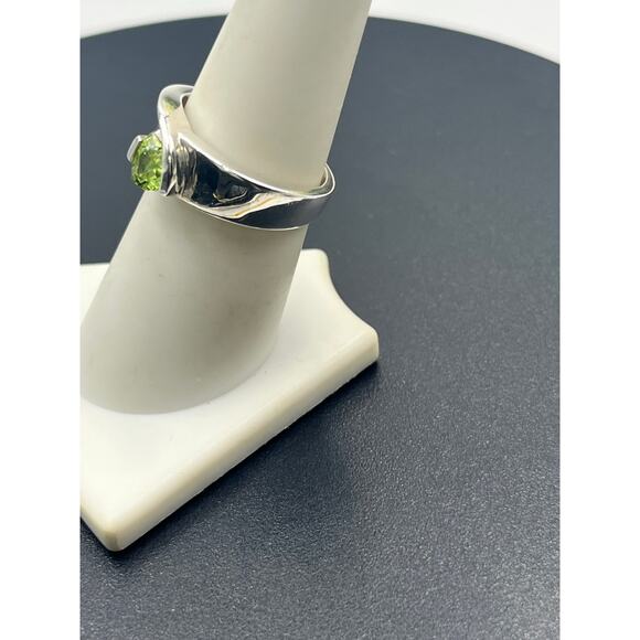 Sterling Silver 925 Trillion Cut Prong Set Peridot Solitaire Modern Ring Sz 7.5 - Picture 6 of 10